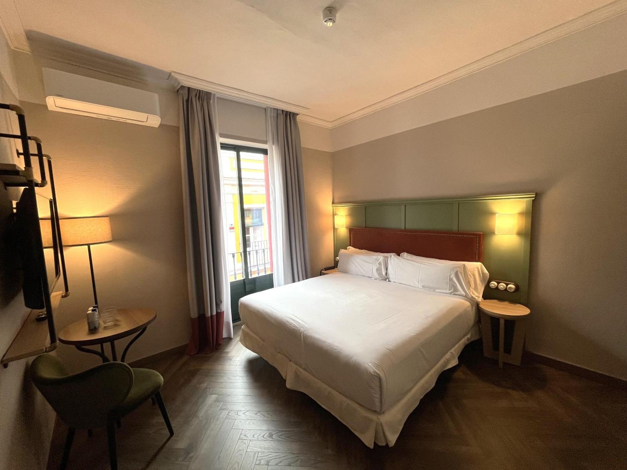 The Honest Hotel & Apartments Sevilla Exterior foto